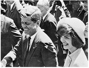 El presidente John F. Kennedy y la primera dama Jacqueline Kennedy llegan a Bogotá, Colombia