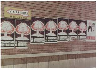 Encuadre abierto de los afiches promocionales con motivo de la visita de los Kennedy a Colombia