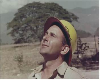 Un técnico que mira al horizonte